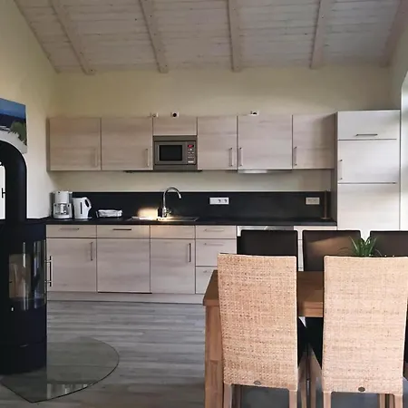 2 Bedroom Beautiful In Prázdninový dům Dagebüll