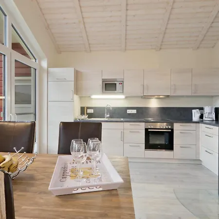 2 Bedroom Beautiful In Prázdninový dům *